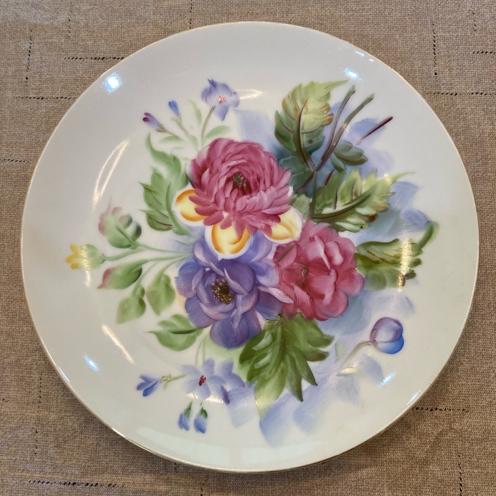 Decorative Plate 8.5 inch diameter